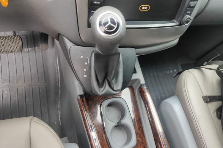 Used Mercedes-Benz Vito  Gear Lever