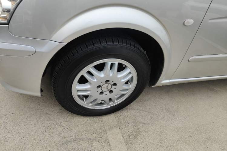 Used Mercedes-Benz Vito  Left Front Wheel Hub