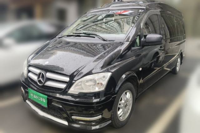 Used Mercedes-Benz Vito 2013 Mercedes-Benz Viano 2.5L automatic, 6-seater, gasoline-powered (with a custom high roof)