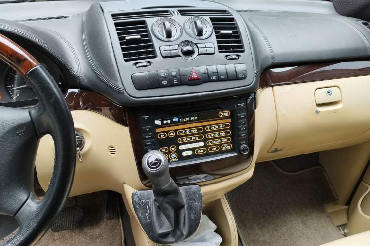 Used Mercedes-Benz Vito 2013 3.0L Elite Edition Audio And AC Panel