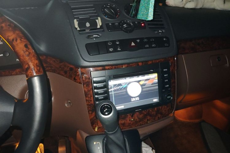 Used Mercedes-Benz Vito 2013 3.0L Elite Edition Audio And AC Panel