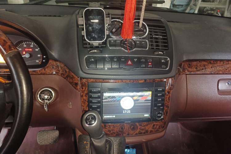 Used Mercedes-Benz Vito 2013 3.0L Business Edition Audio And AC Panel