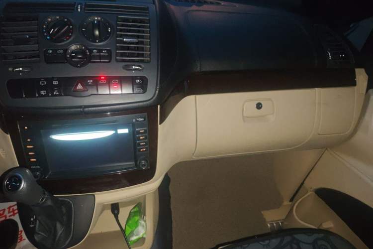 Used Mercedes-Benz Vito 2013 3.0L Elite Edition Audio And AC Panel
