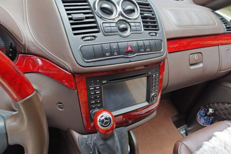 Used Mercedes-Benz Vito 2013 3.0L Business Edition Audio And AC Panel