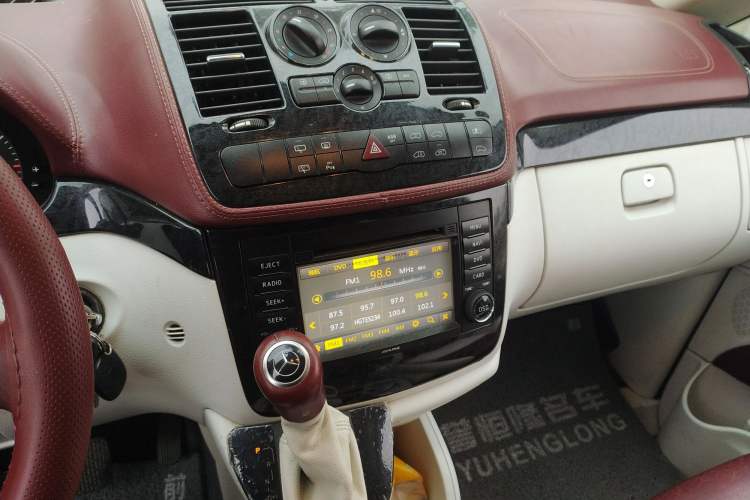 Used Mercedes-Benz Vito 2013 3.0L Business Edition Audio And AC Panel