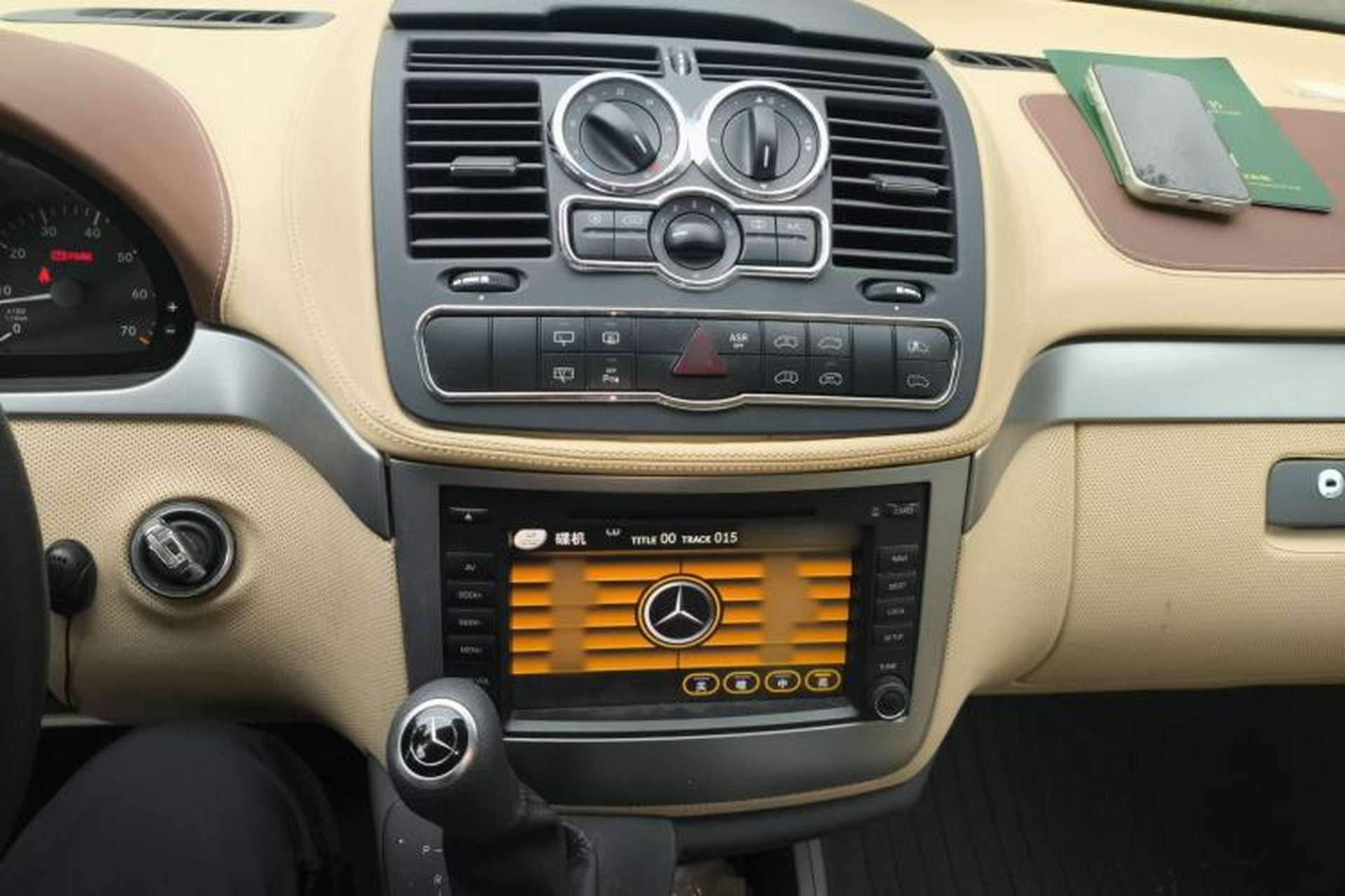 Used Mercedes-Benz Vito 2013 3.0L Business Edition Audio And AC Panel