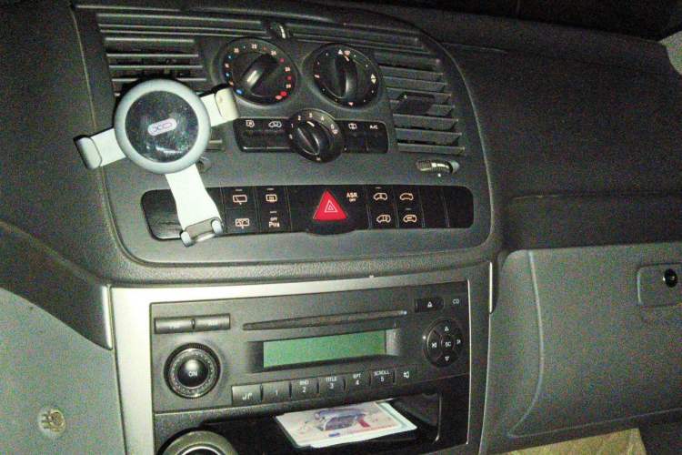 Used Mercedes-Benz Vito 2013 3.0L Elite Edition Audio And AC Panel