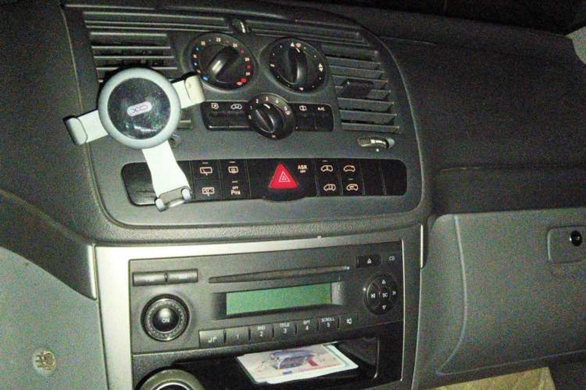 Used Mercedes-Benz Vito 2013 3.0L Elite Edition Audio And AC Panel