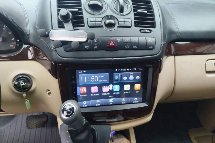 Used Mercedes-Benz Vito 2013 3.0L Elite Edition Audio And AC Panel