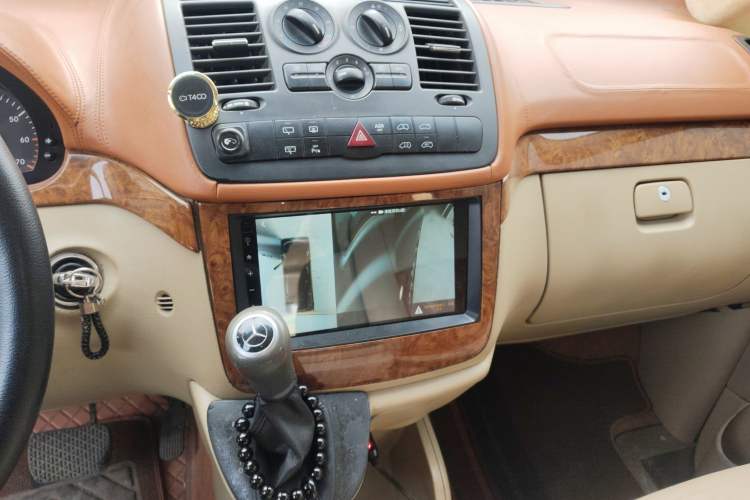 Used Mercedes-Benz Vito 2013 3.0L Elite Edition Audio And AC Panel