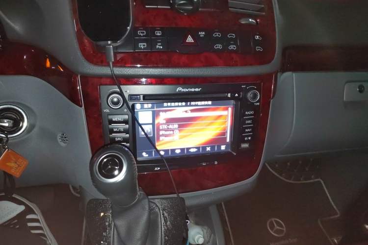 Used Mercedes-Benz Vito 2013 3.0L Elite Edition Audio And AC Panel