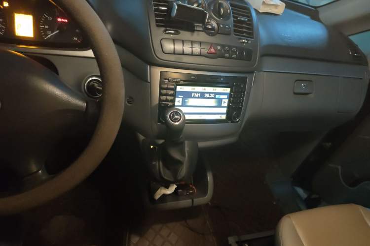 Used Mercedes-Benz Vito 2013 3.0L Business Edition Audio And AC Panel