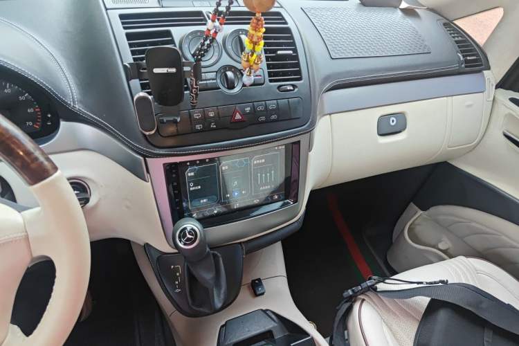 Used Mercedes-Benz Vito 2013 3.0L Elite Edition Audio And AC Panel