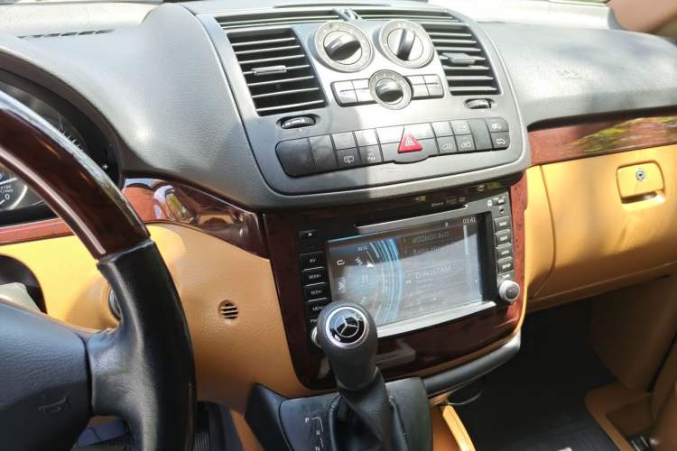 Used Mercedes-Benz Vito 2013 3.0L Elite Edition Audio And AC Panel