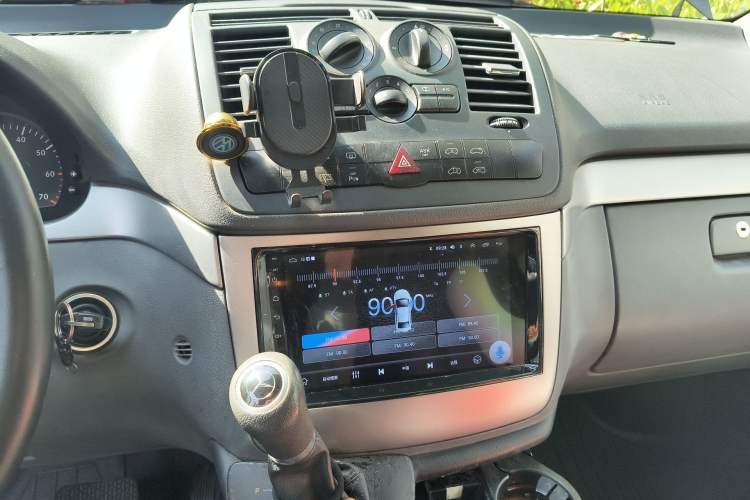 Used Mercedes-Benz Vito 2013 3.0L Elite Edition Audio And AC Panel