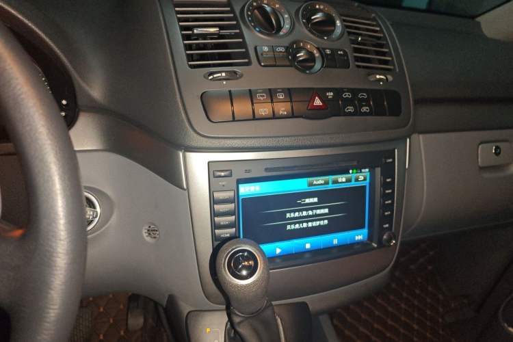 Used Mercedes-Benz Vito 2013 3.0L Elite Edition Audio And AC Panel