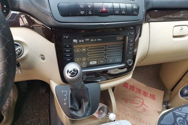 Used Mercedes-Benz Vito 2013 3.0L Elite Edition Audio And AC Panel