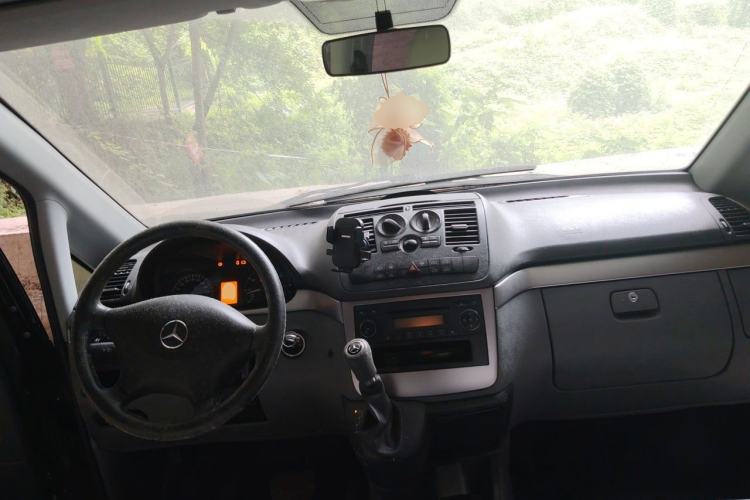 Used Mercedes-Benz Vito 2013 3.0L Elite Edition Center Console