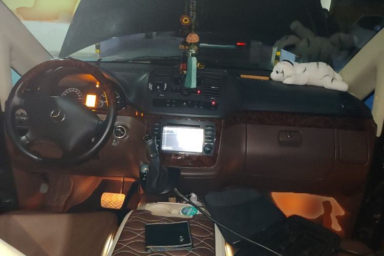 Used Mercedes-Benz Vito 2013 3.0L Elite Edition Center Console