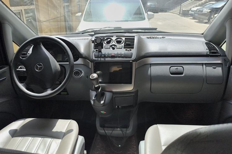 Used Mercedes-Benz Vito 2013 3.0L Elite Edition Center Console