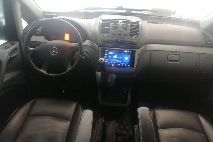 Used Mercedes-Benz Vito 2013 3.0L Elite Edition Center Console