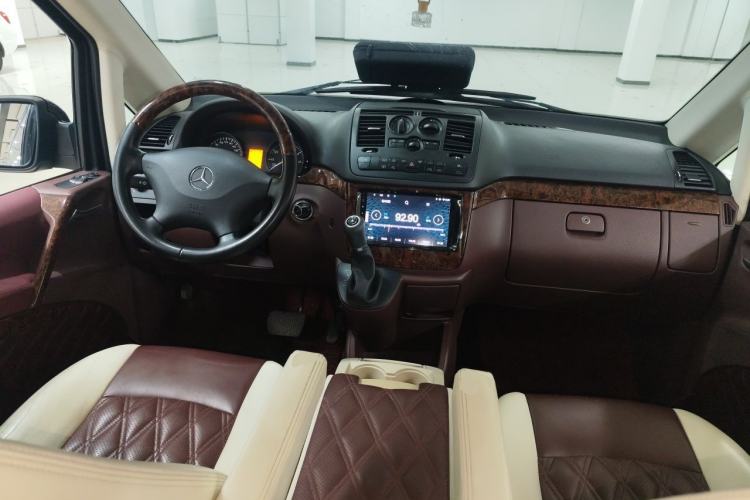 Used Mercedes-Benz Vito 2013 3.0L Elite Edition Center Console