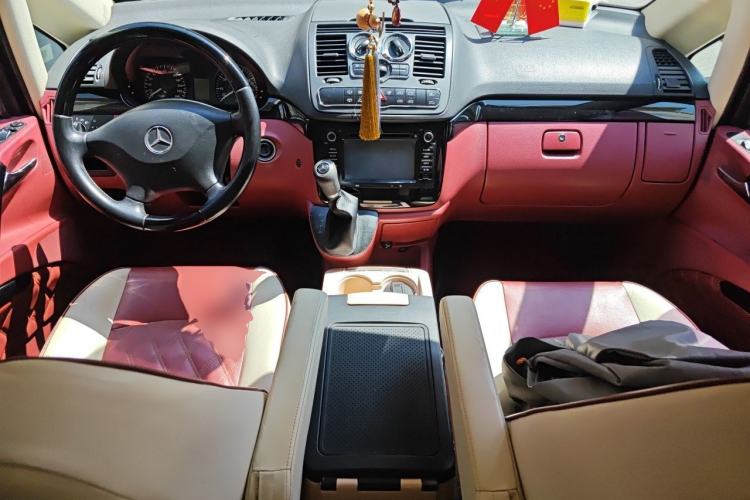 Used Mercedes-Benz Vito 2013 3.0L Elite Edition Center Console