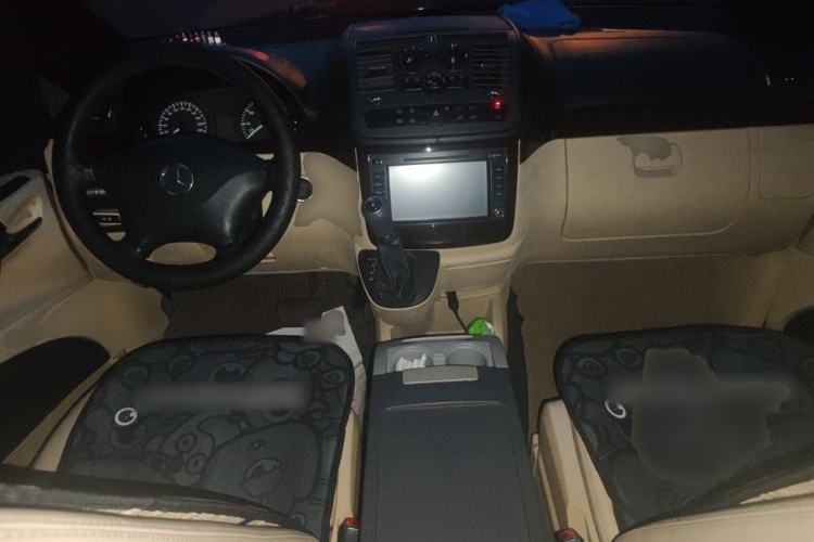 Used Mercedes-Benz Vito 2013 3.0L Elite Edition Center Console