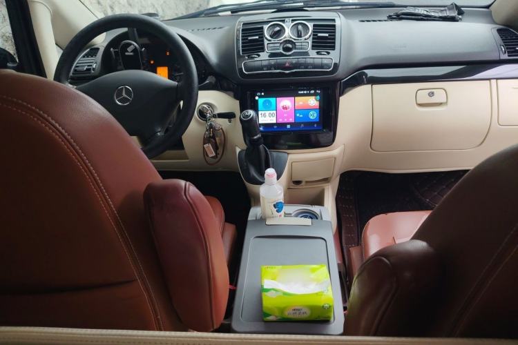 Used Mercedes-Benz Vito 2013 3.0L Elite Edition Center Console