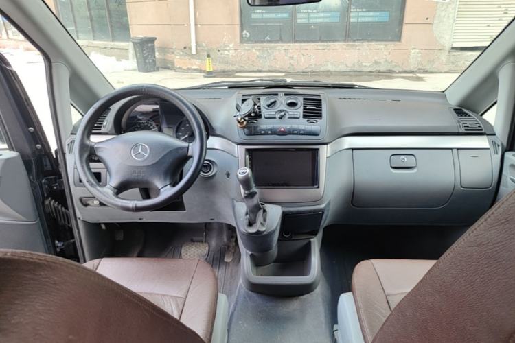 Used Mercedes-Benz Vito 2013 3.0L Elite Edition Center Console