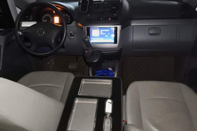 Used Mercedes-Benz Vito 2013 3.0L Business Edition Center Console