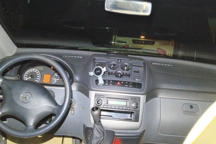 Used Mercedes-Benz Vito 2013 3.0L Elite Edition Center Console