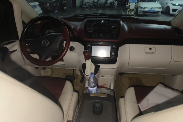 Used Mercedes-Benz Vito 2013 3.0L Elite Edition Center Console