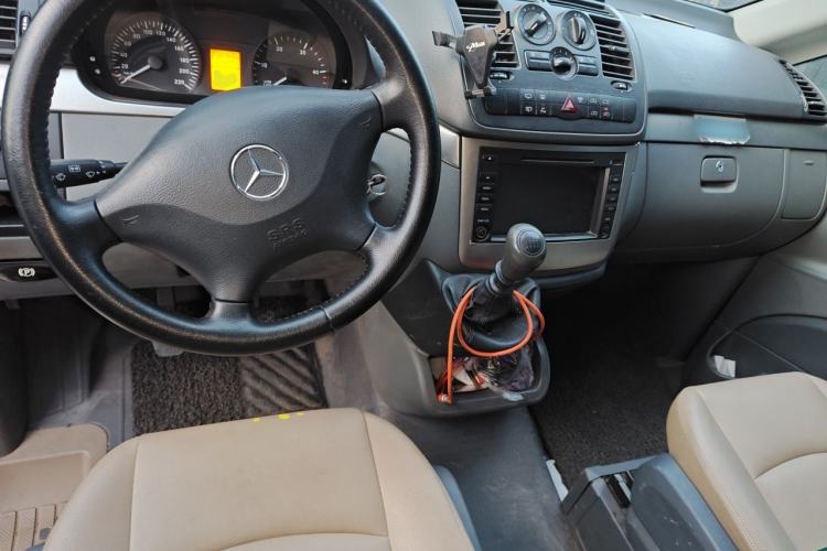 Used Mercedes-Benz Vito 2013 2.1T Elite Edition Center Console