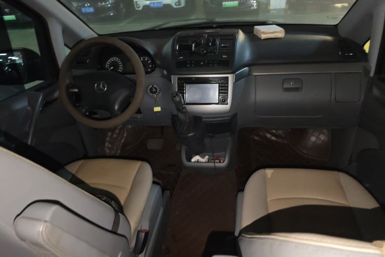 Used Mercedes-Benz Vito 2013 3.0L Business Edition Center Console