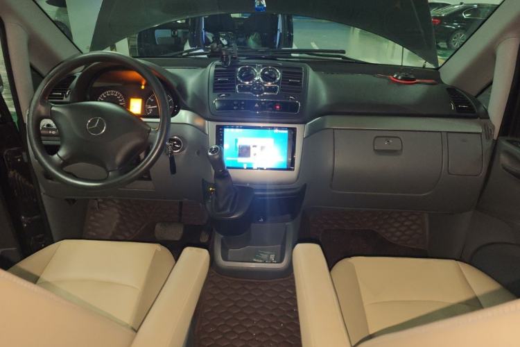 Used Mercedes-Benz Vito 2013 3.0L Elite Edition Center Console