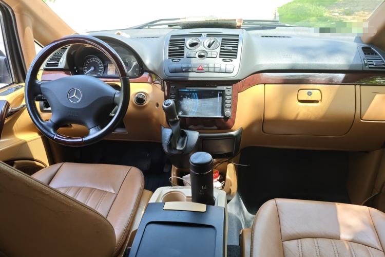 Used Mercedes-Benz Vito 2013 3.0L Elite Edition Center Console