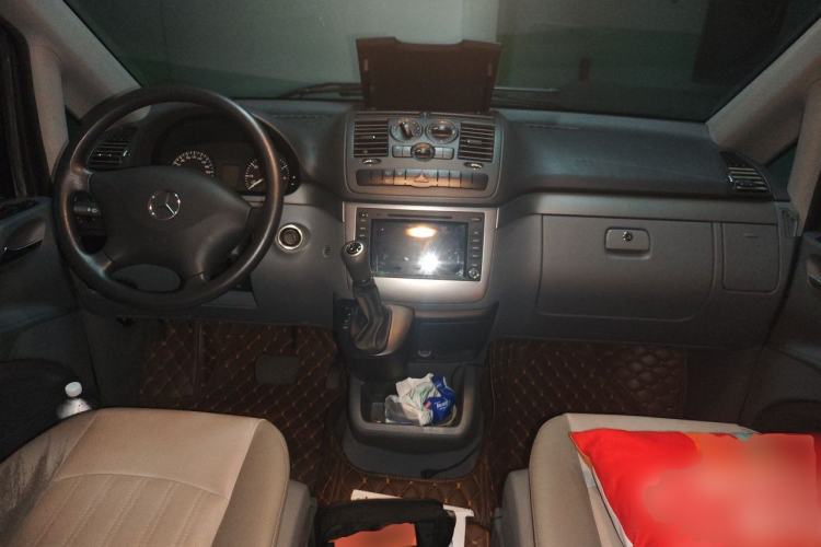 Used Mercedes-Benz Vito 2013 3.0L Elite Edition Center Console