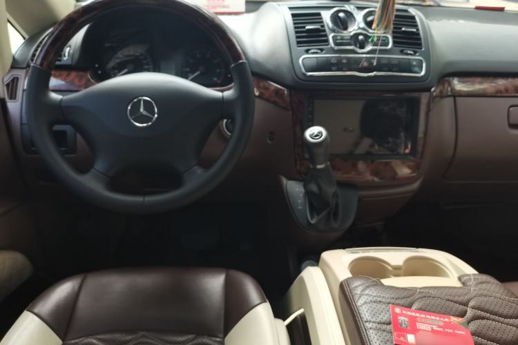 Used Mercedes-Benz Vito 2013 3.0L Elite Edition Center Console