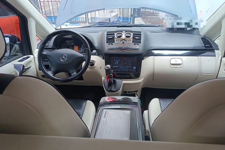 Used Mercedes-Benz Vito 2013 3.0L Elite Edition Center Console