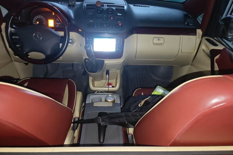 Used Mercedes-Benz Vito 2013 3.0L Business Edition Center Console