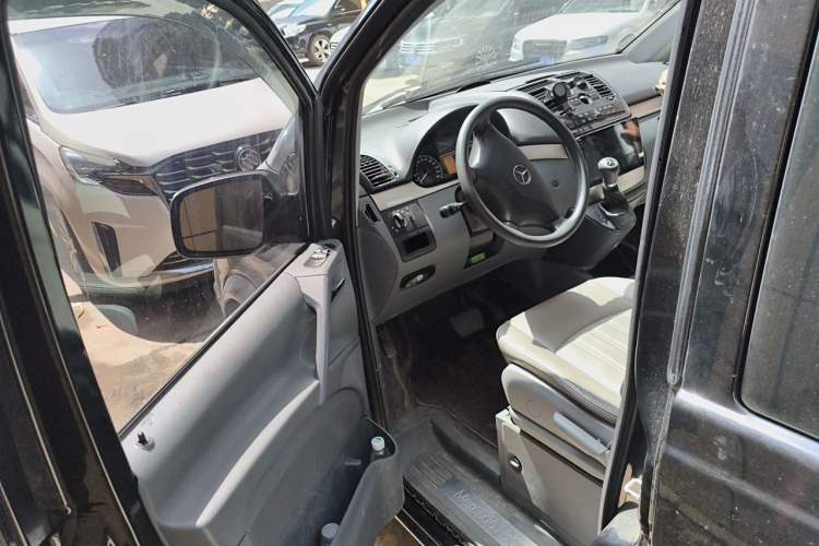 Used Mercedes-Benz Vito 2013 3.0L Elite Edition Driver Seat