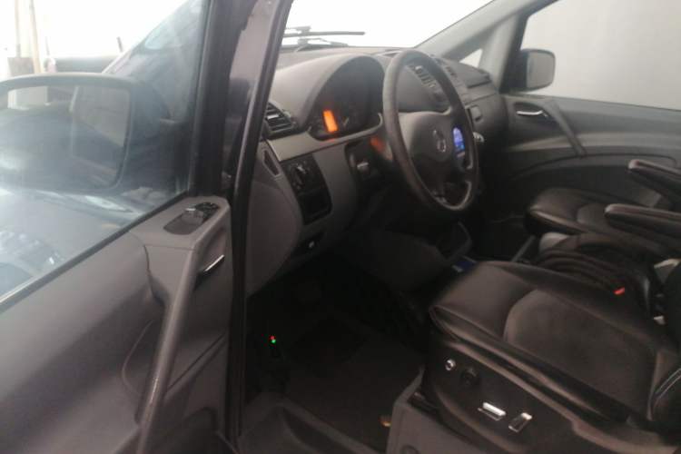 Used Mercedes-Benz Vito 2013 3.0L Elite Edition Driver Seat