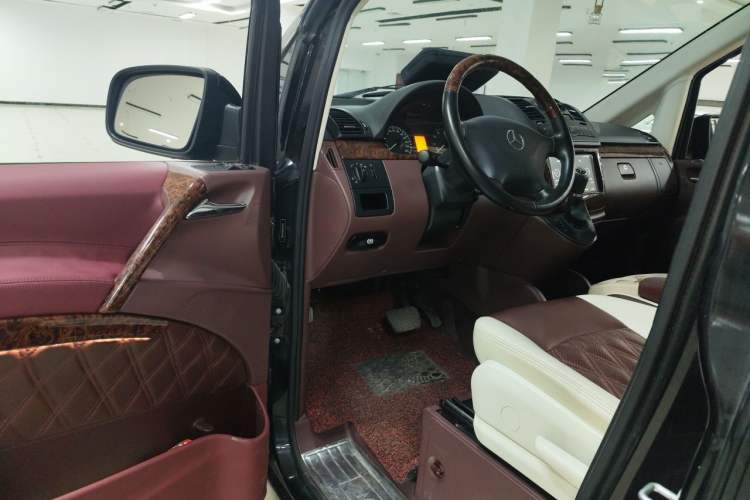 Used Mercedes-Benz Vito 2013 3.0L Elite Edition Driver Seat