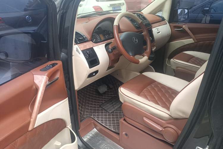 Used Mercedes-Benz Vito 2013 3.0L Elite Edition Driver Seat