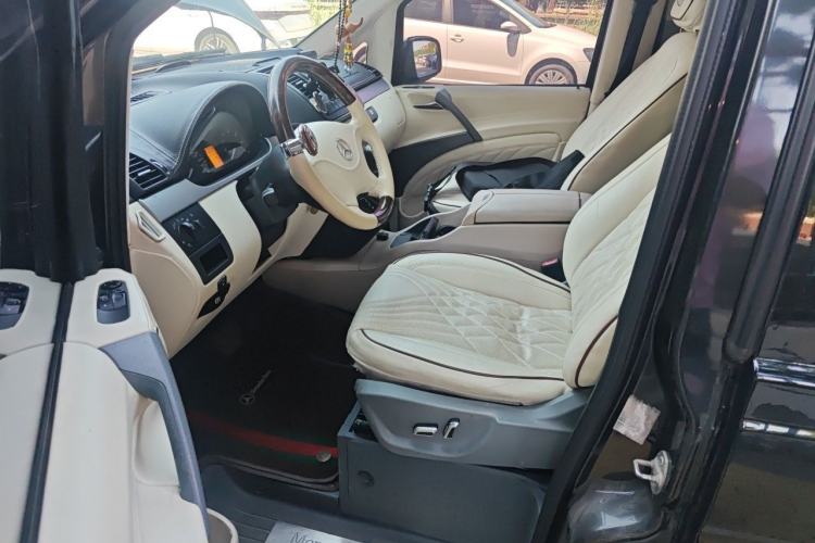 Used Mercedes-Benz Vito 2013 3.0L Elite Edition Driver Seat