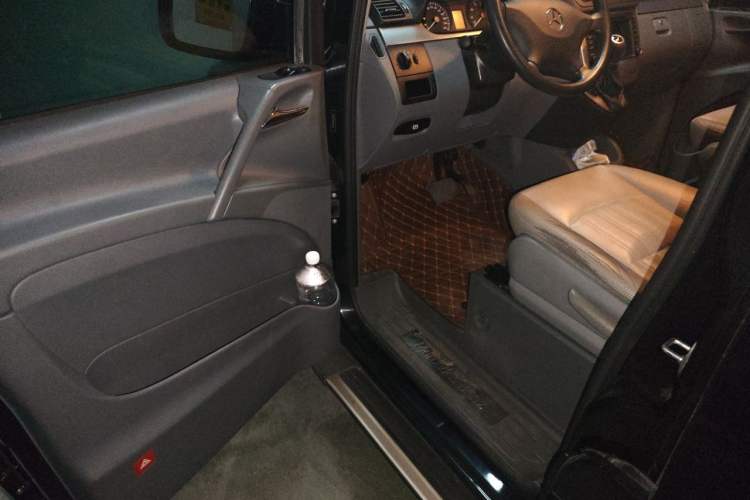 Used Mercedes-Benz Vito 2013 3.0L Elite Edition Driver Seat