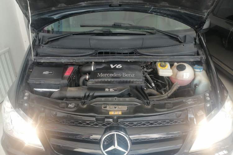 Used Mercedes-Benz Vito 2013 3.0L Elite Edition Engine Bay