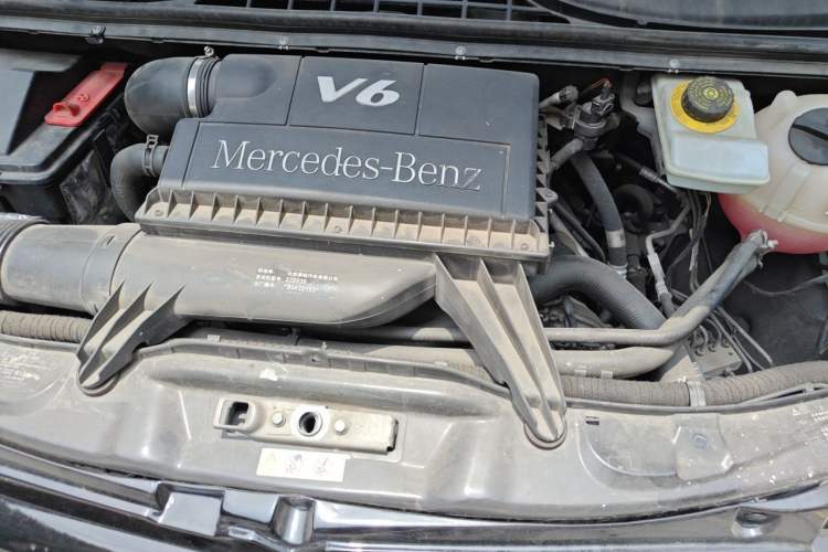 Used Mercedes-Benz Vito 2013 3.0L Business Edition Engine Bay