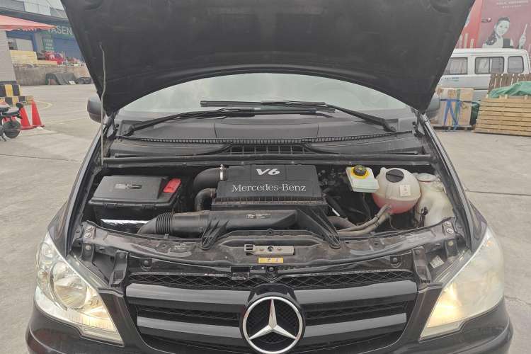 Used Mercedes-Benz Vito 2013 3.0L Business Edition Engine Bay